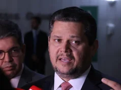 Alcolumbre mantém PEC 6×1 travada em semana esvaziada no Senado
