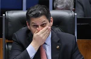 Alcolumbre mantém silêncio sobre 6×1 e oposição tenta preservar escala