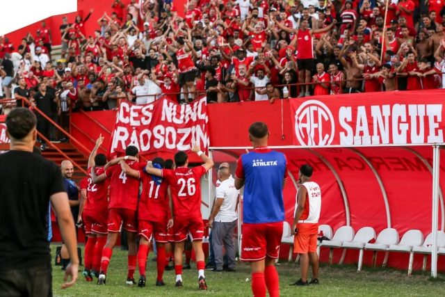 América comemora