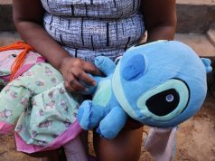 Filhos de vítimas de feminicídio em MS recebem benefícios sociais