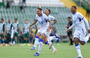 Chapecoense luta, mas Avaí leva a melhor na decisão da Copa Sul-Sudeste