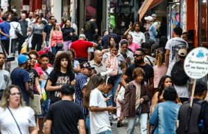 Estudo aponta que salários diminuem pobreza em 22 regiões metropolitanas