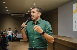 IA não substitui professores, destaca palestrante em encontro na Unigran