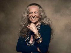 Maria Bethânia chega aos 80 anos como referência da música brasileira