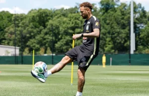 Neymar vai a campo pela primeira vez em treino da seleção brasileira
