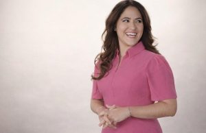 Papa nomeia primeira mulher a comandar comunicações do Vaticano