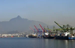 Superávit comercial cresce 10,8% em maio puxado por soja e cobre