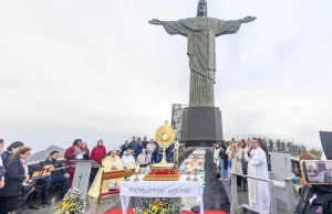 Cristo Redentor inova com tapete de patchwork no Corpus Christi