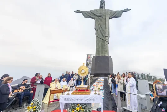 Cristo Redentor inova com tapete de patchwork no Corpus Christi