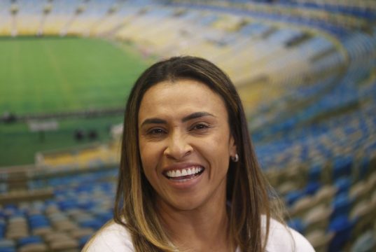 Com Marta como embaixadora, Tesouro quer atrair mais investidores