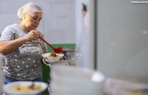Fome severa cai mais de 70% entre mulheres, pessoas negras e crianças