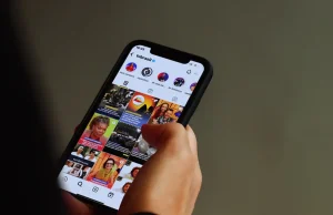 Redes sociais causam polarização e isolamento político em jovens