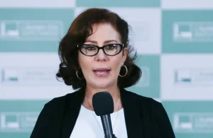 Justiça manda prender jornalista perseguido por Carla Zambelli