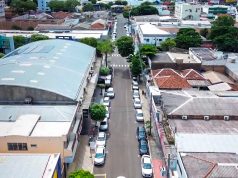 Prefeitura e comerciantes discutem estacionamento rotativo gratuito em Naviraí