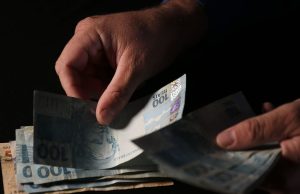 Brasileiros sacaram em abril R$ 482,8 milhões esquecidos em bancos
