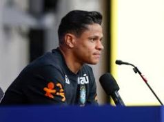 Não vai existir jogo fácil, diz Douglas Santos, lateral da seleção