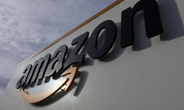 2025-10-28t111009z_1_lynxmpel9r0j5_rtroptp_4_usa-holiday-shopping-amazon-hiring