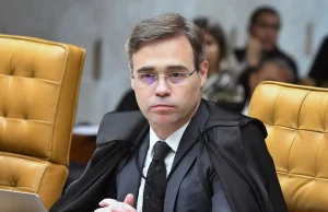 Mendonça autoriza PF a investigar repasses para filme sobre Bolsonaro
