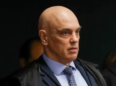 Moraes volta a pedir que PGR se manifeste sobre arma de Bolsonaro