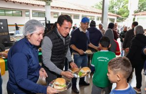 Pedido de aluna é atendido e Naviraí cria o “Dia do Hambúrguer” nas escolas