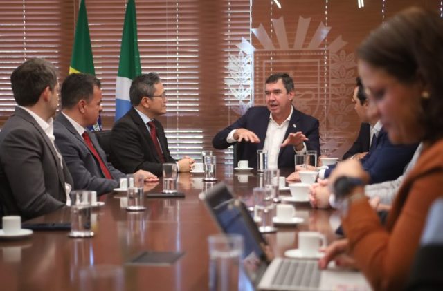 Reuniao-com-a-Receita-Federal-Foto-Alvaro-Rezende7-730x480