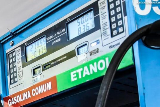 Gasolina com 32% de etanol passa a valer neste sábado (1º)