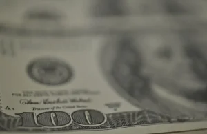 Dólar recua, bolsa cai e petróleo dispara com tensão no Oriente Médio