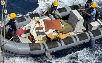 Equipes encontram destroços de Boeing 737 desaparecido no Paquistão