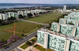 Governo nomeia 500 aprovados no CNU para carreiras transversais