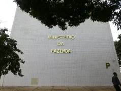 Projeção oficial de inflação sobe para 5,1%, com estouro da meta