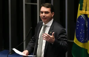 PGR pede que Flávio Bolsonaro seja ouvido por calúnia contra Lula