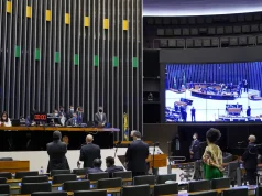 Dino intima partidos a explicar controle de emendas parlamentares