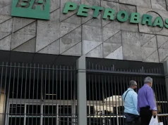 Com alívio da guerra, Petrobras reduz preço do querosene de aviação
