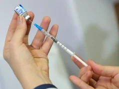 Vacina contra VSR em idosos reduz internações em 75%