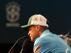 Elogiado, Douglas Santos quer seguir “alegrando todo torcedor brasileiro”