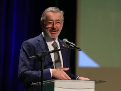 “Brasil não vai abandonar a mesa”, diz ministro sobre taxação dos EUA