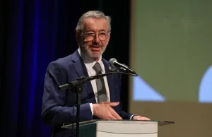“Brasil não vai abandonar a mesa”, diz ministro sobre taxação dos EUA