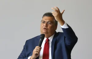 Dino bloqueia R$ 119 milhões de Valdemar por suspeitas em emendas